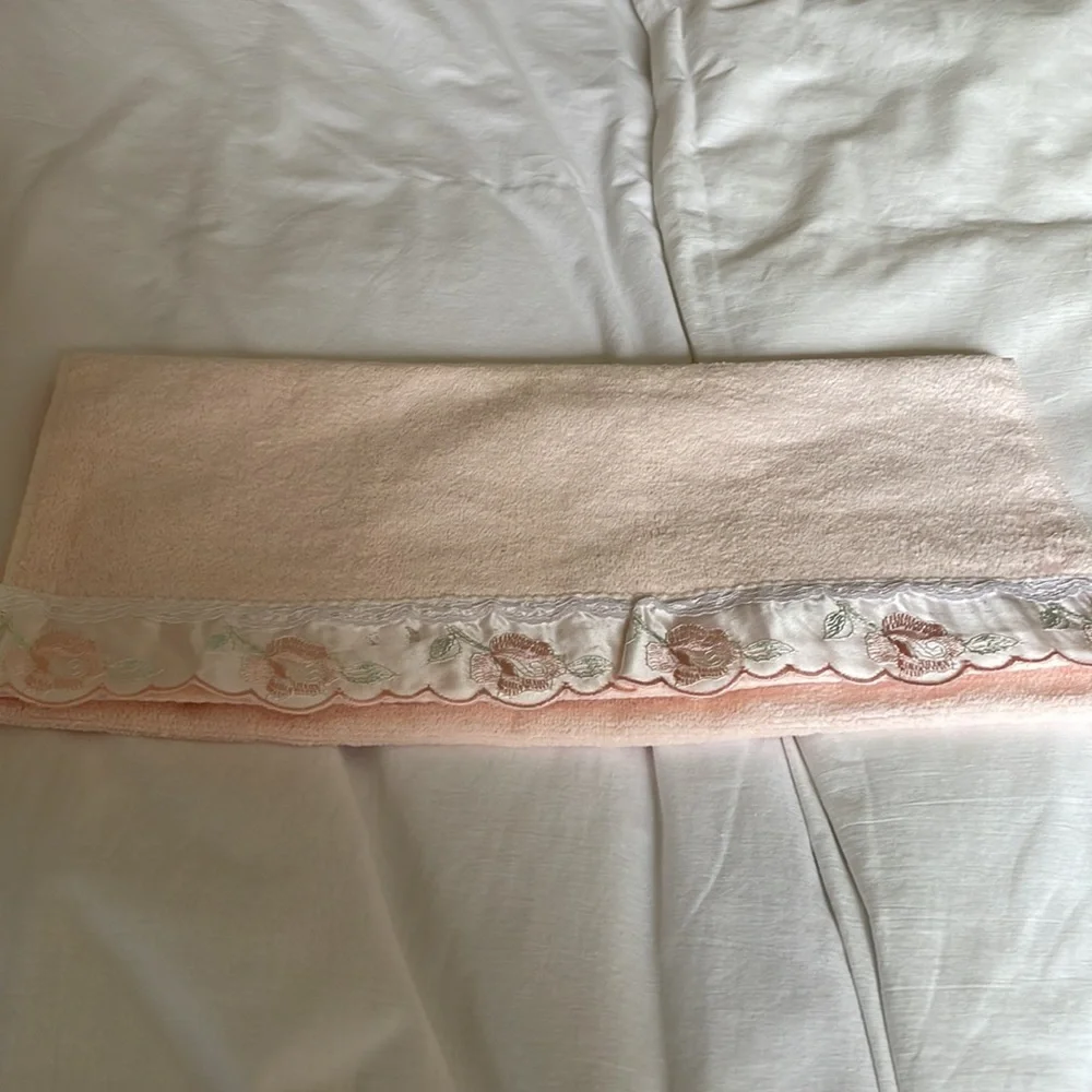 Avanti Hand Towel